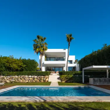 Venta de villa independiente en Nueva Andalucía