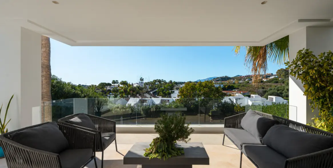 Venta de villa independiente en Nueva Andalucía 11