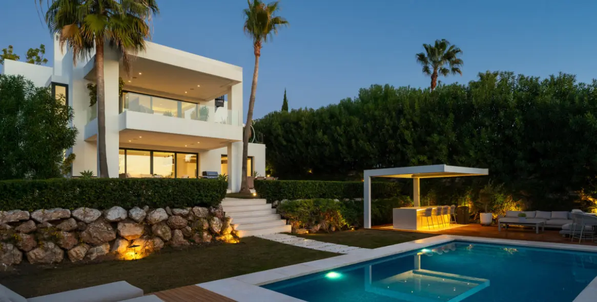 Venta de villa independiente en Nueva Andalucía 28