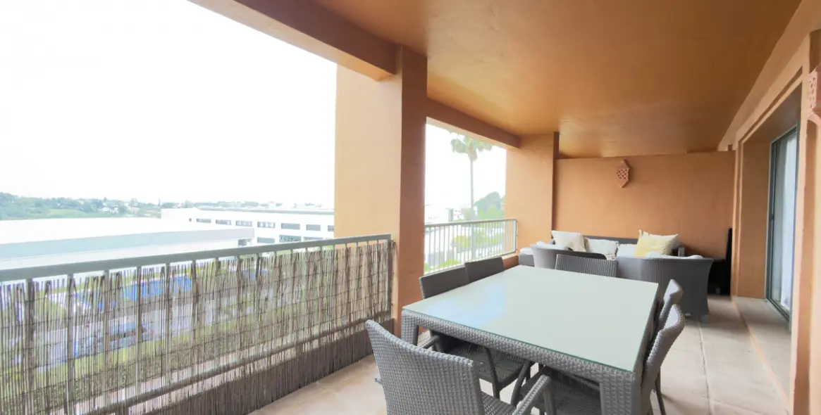 Long-term rent of middle floor apartment in Estepona 4