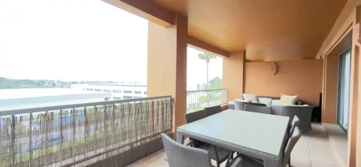 Alquiler a largo plazo de apartamento en planta media en Estepona 3