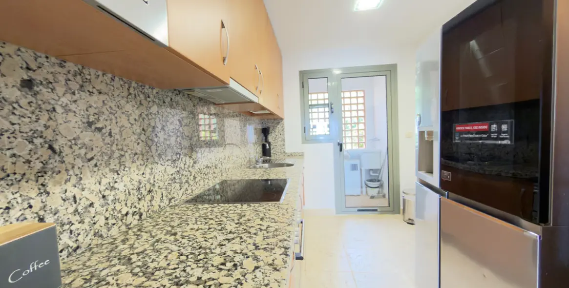 Long-term rent of middle floor apartment in Estepona 5