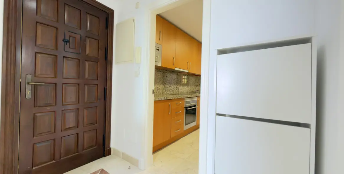 Long-term rent of middle floor apartment in Estepona 7