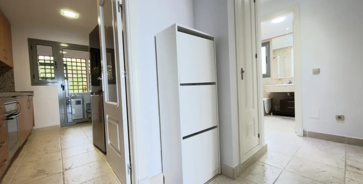 Long-term rent of middle floor apartment in Estepona 8