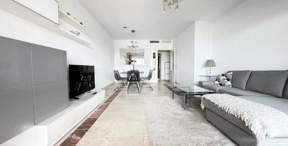 Long-term rent of middle floor apartment in Estepona 10