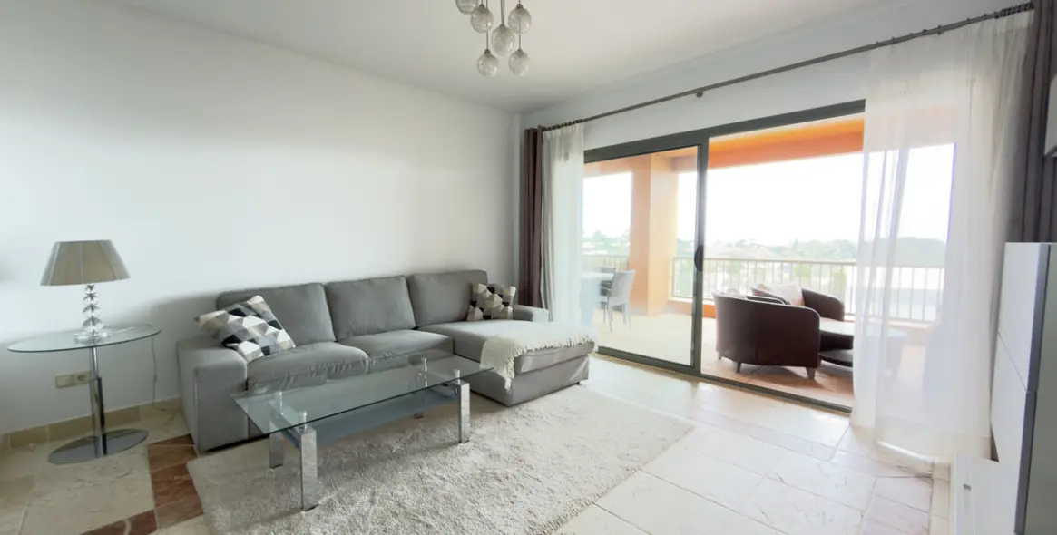 Long-term rent of middle floor apartment in Estepona 11