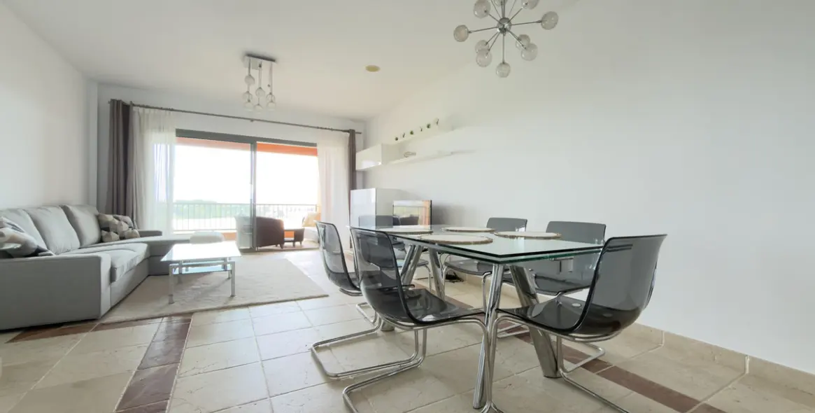 Long-term rent of middle floor apartment in Estepona 12
