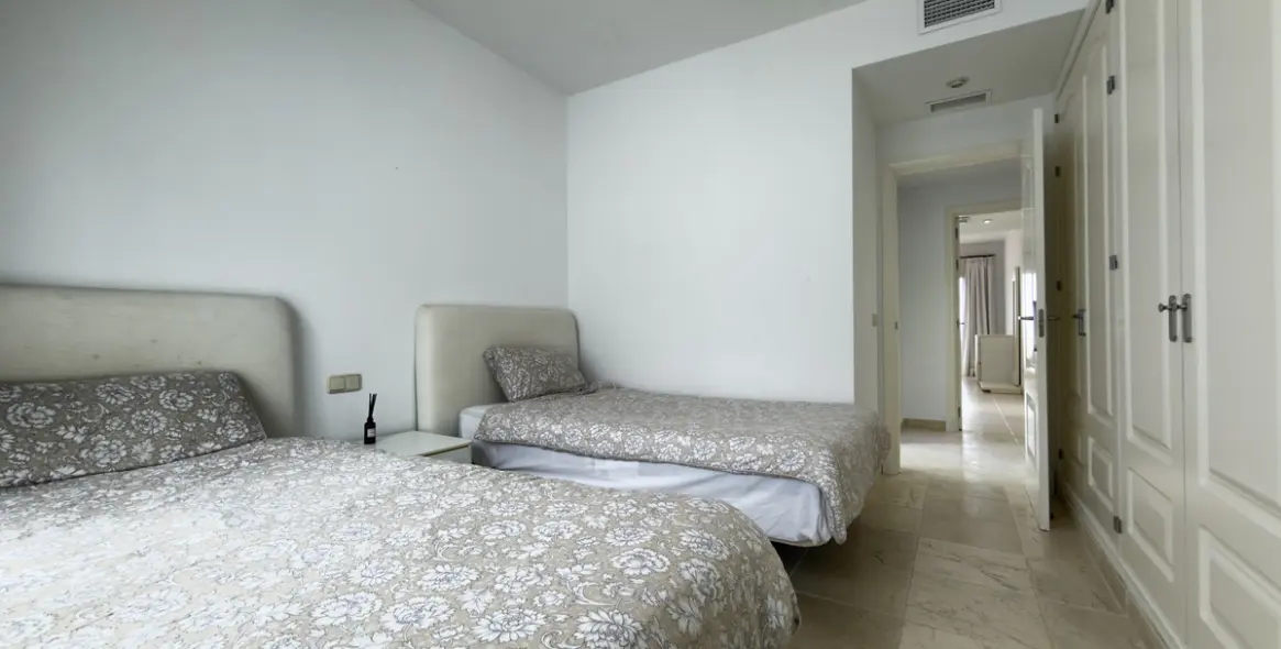 Long-term rent of middle floor apartment in Estepona 16