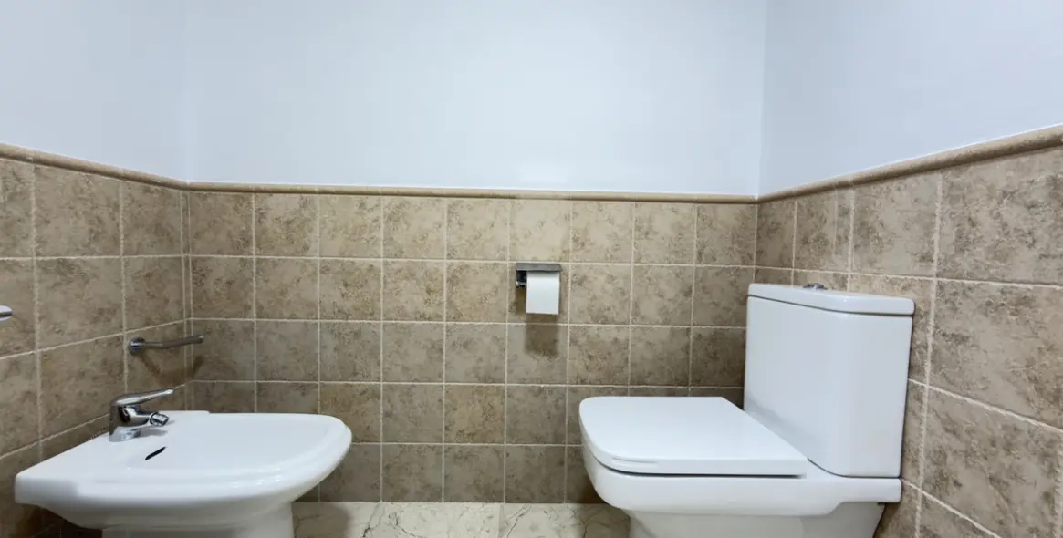 Long-term rent of middle floor apartment in Estepona 18