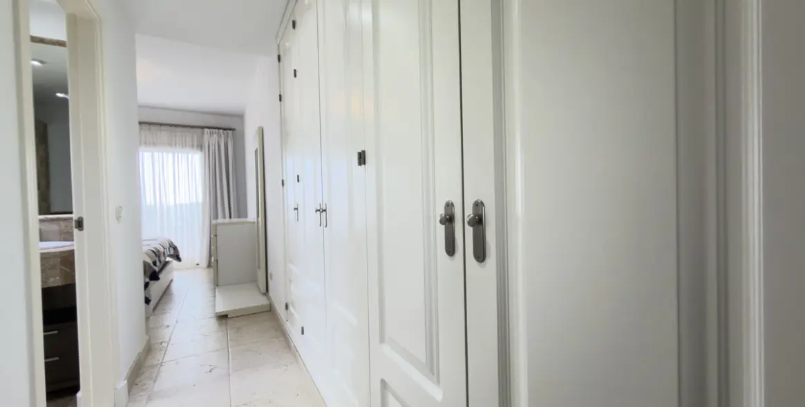 Long-term rent of middle floor apartment in Estepona 20