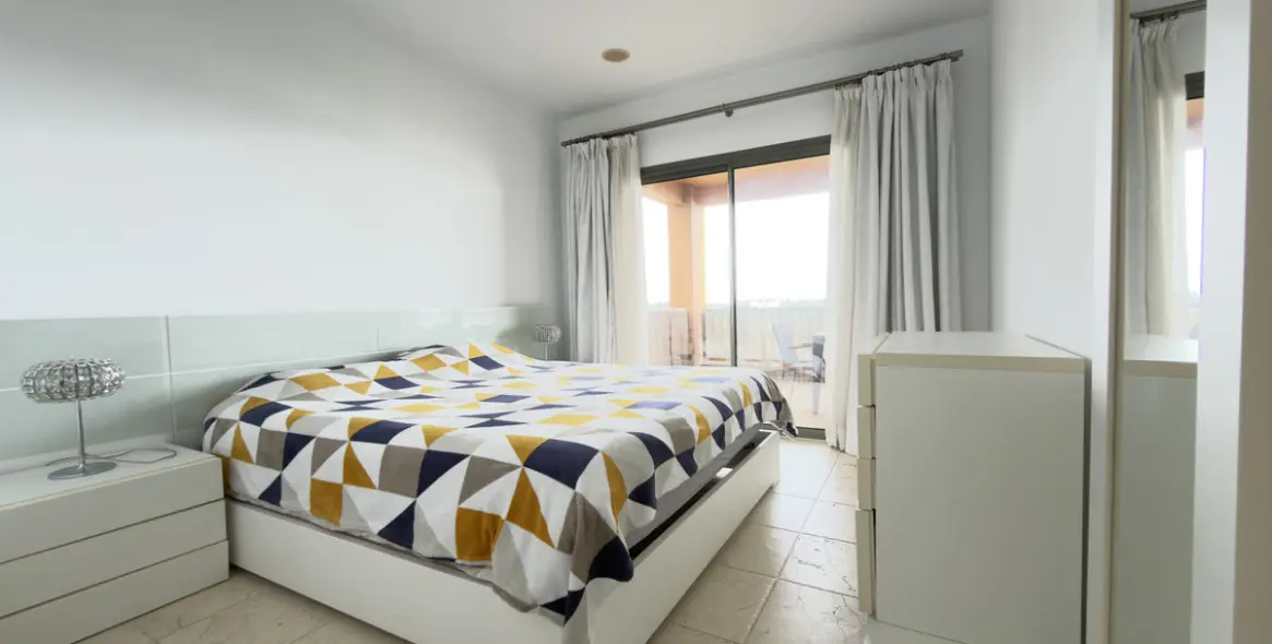 Long-term rent of middle floor apartment in Estepona 21