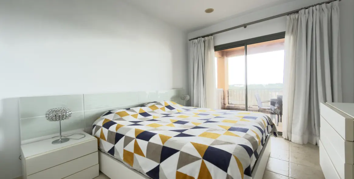 Long-term rent of middle floor apartment in Estepona 23