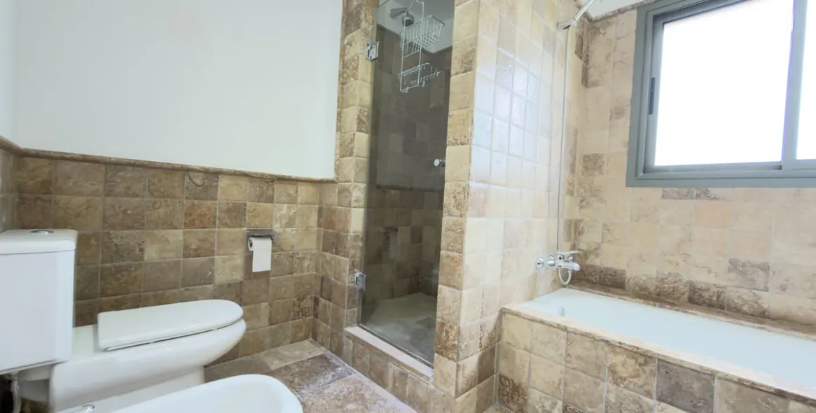 Long-term rent of middle floor apartment in Estepona 24