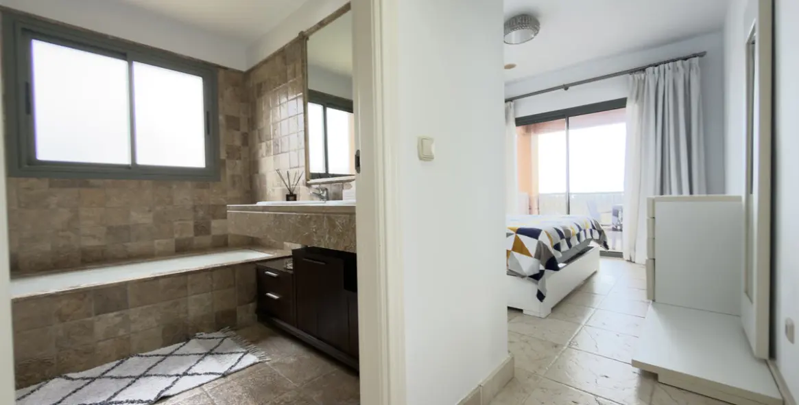 Long-term rent of middle floor apartment in Estepona 31