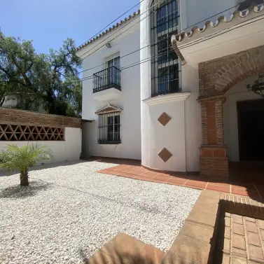 Long-term rent of detached villa in Costabella