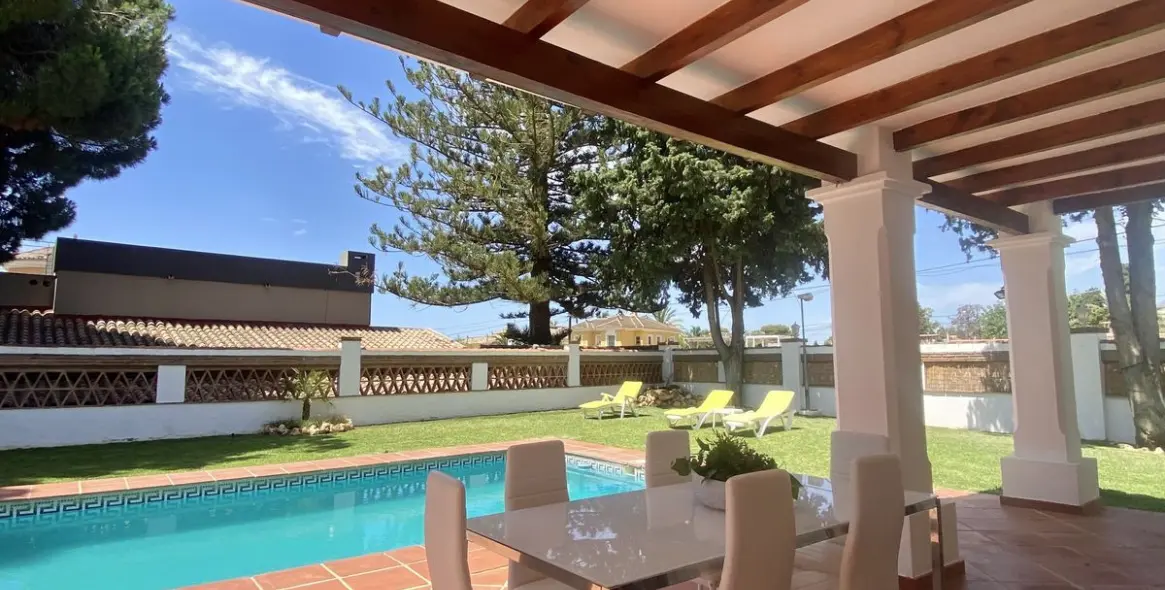 Long-term rent of detached villa in Costabella 2