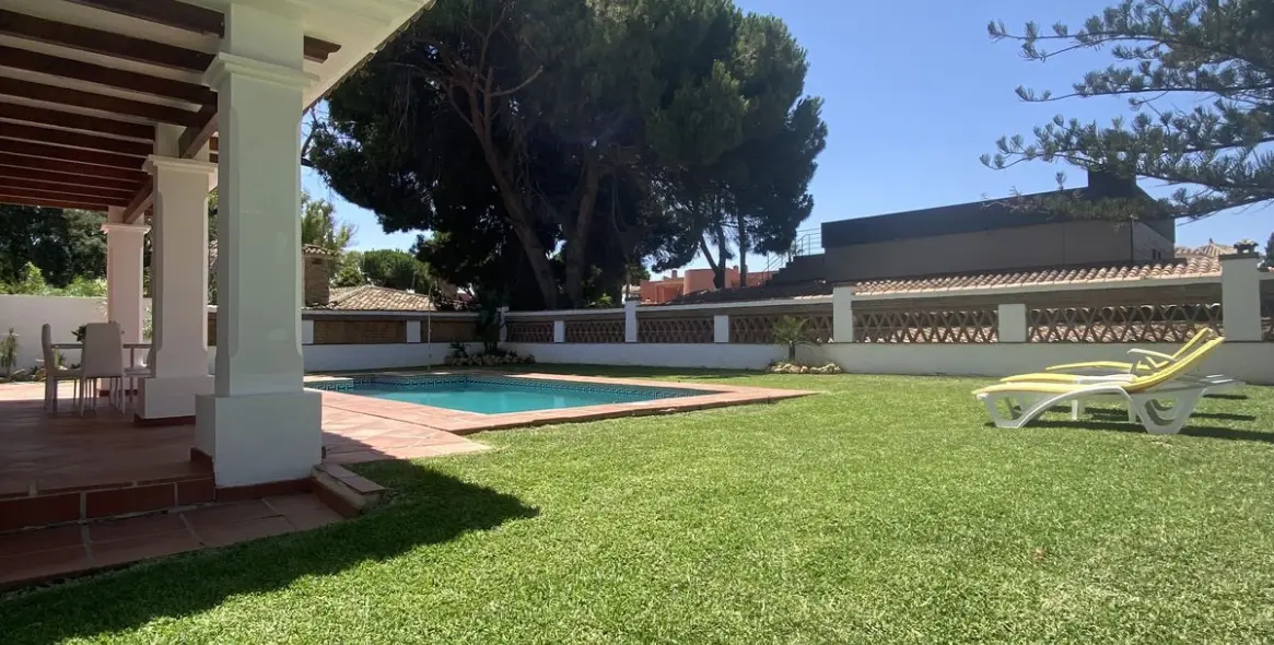 Long-term rent of detached villa in Costabella 4