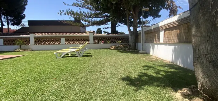 Long-term rent of detached villa in Costabella 4