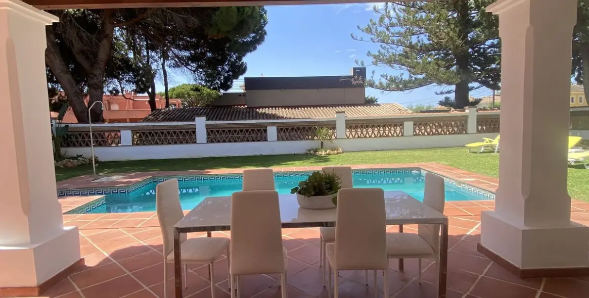 Long-term rent of detached villa in Costabella 8