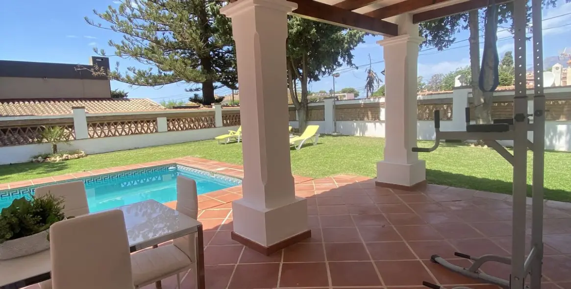 Long-term rent of detached villa in Costabella 9