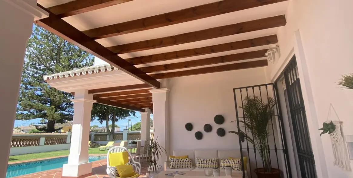 Long-term rent of detached villa in Costabella 10