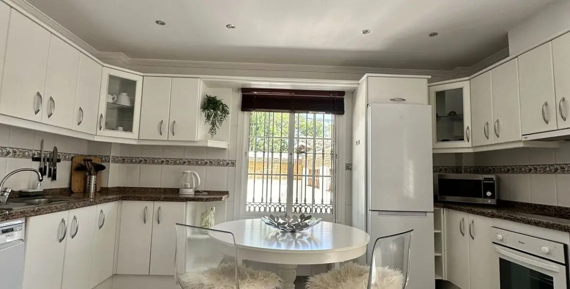 Long-term rent of detached villa in Costabella 13