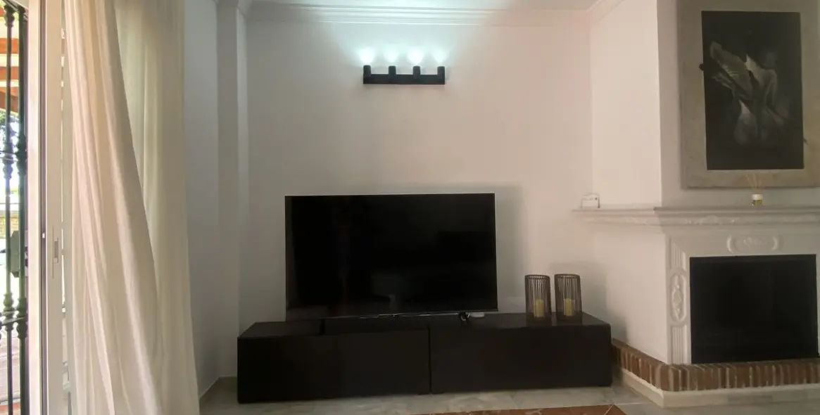 Long-term rent of detached villa in Costabella 15