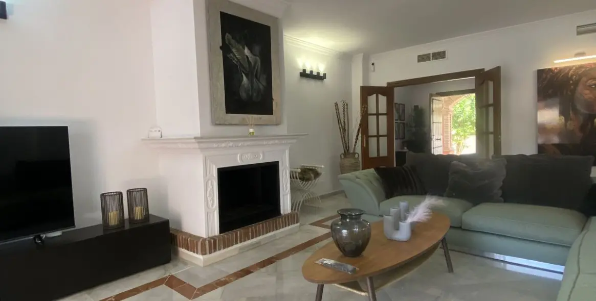 Long-term rent of detached villa in Costabella 17