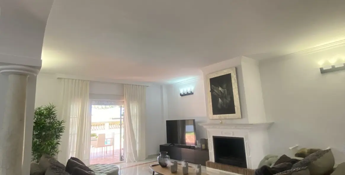 Long-term rent of detached villa in Costabella 18