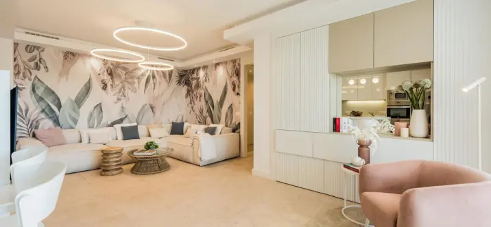 Alquiler a largo plazo de apartamento en planta media en Elviria 0