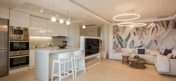 Alquiler a largo plazo de apartamento en planta media en Elviria 1