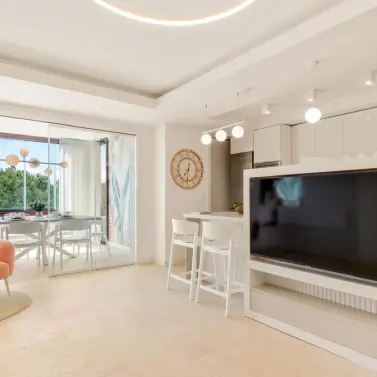 Alquiler a largo plazo de apartamento en planta media en Elviria