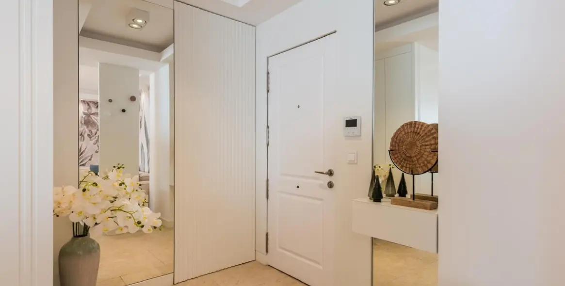 Long-term rent of middle floor apartment in Elviria 10