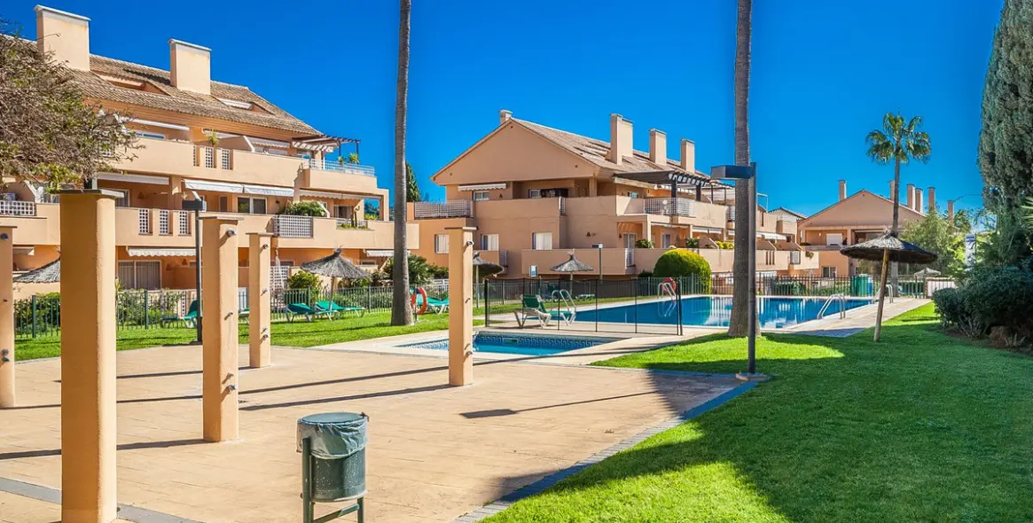 Sale of ground floor apartment in Elviria 1