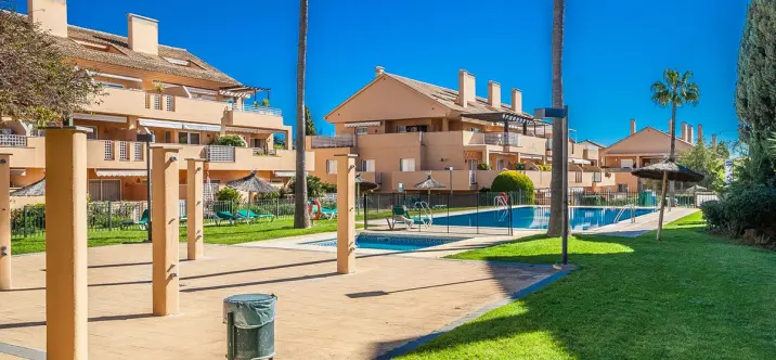 Sale of ground floor apartment in Elviria 0