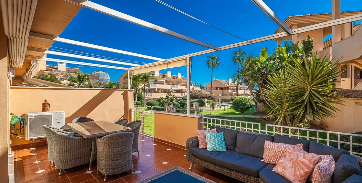 Sale of ground floor apartment in Elviria 2