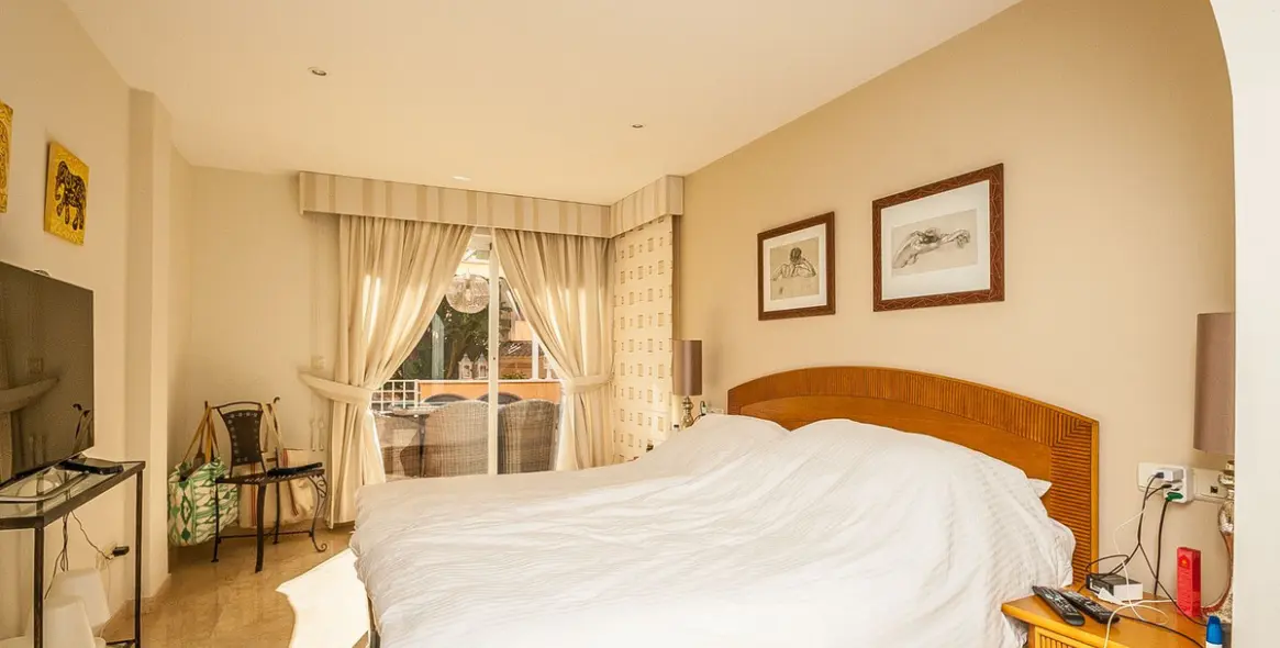 Sale of ground floor apartment in Elviria 5