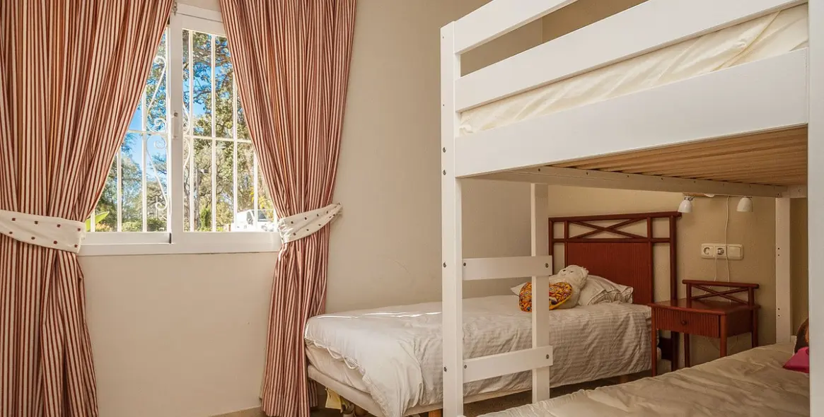 Sale of ground floor apartment in Elviria 8