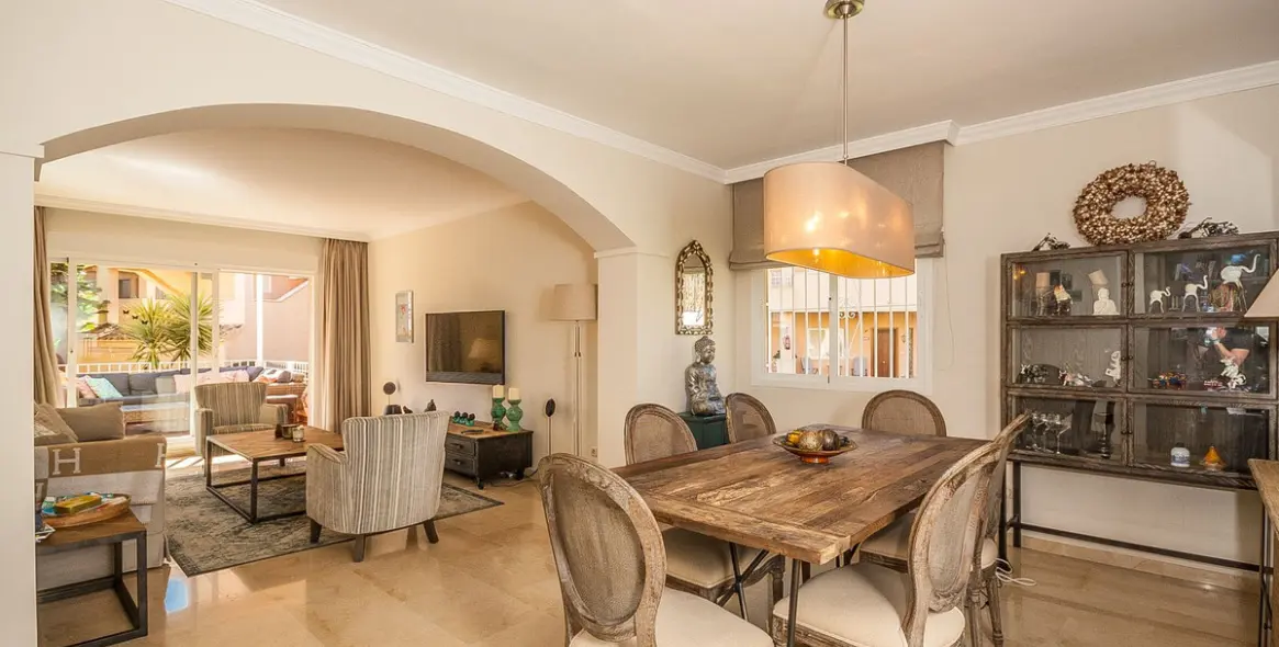 Sale of ground floor apartment in Elviria 16