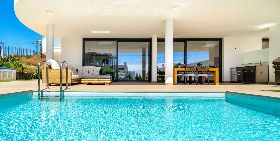 Sale of ground floor apartment in Fuengirola 2