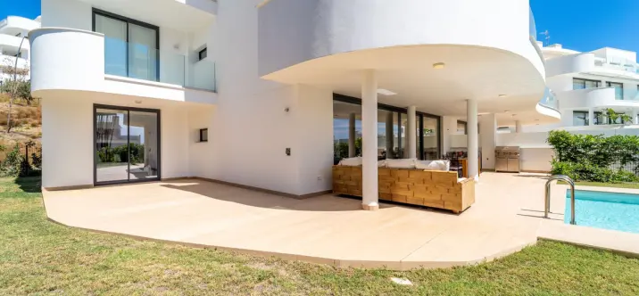 Sale of ground floor apartment in Fuengirola 2