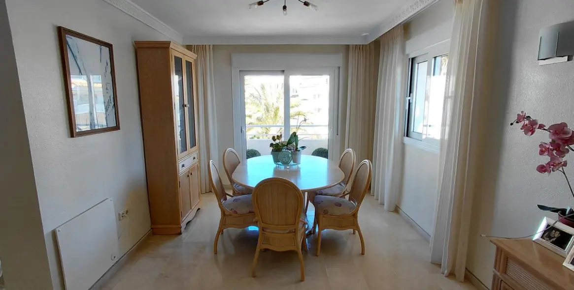 Sale of penthouse duplex in Marbesa 4