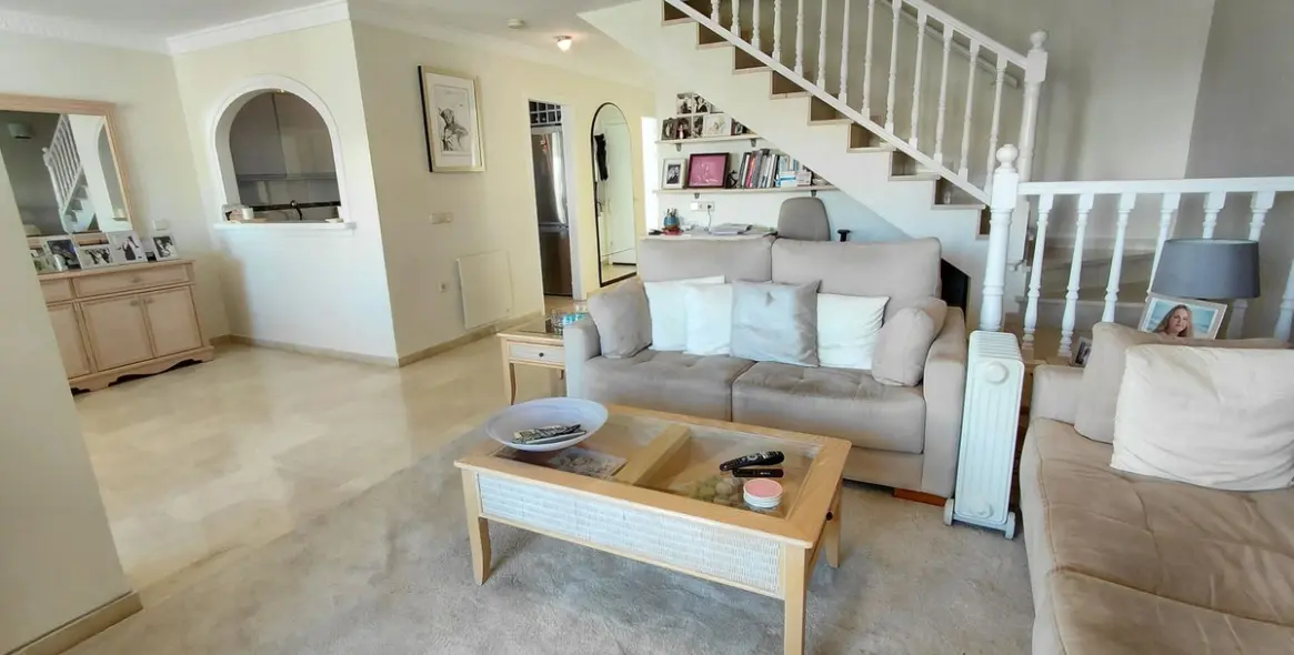 Sale of penthouse duplex in Marbesa 5