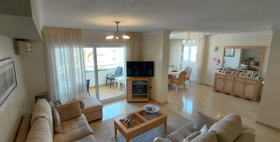 Sale of penthouse duplex in Marbesa 8