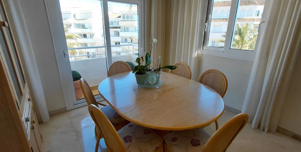 Sale of penthouse duplex in Marbesa 11