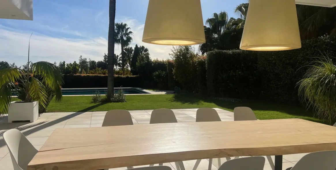 Sale of detached villa in Nagüeles 11