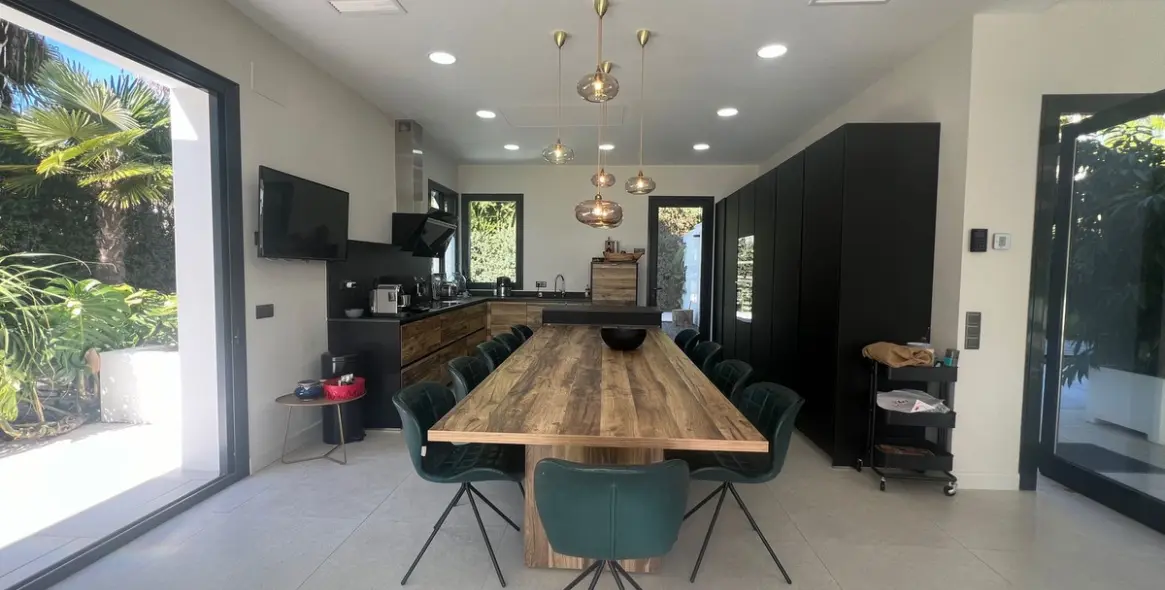 Sale of detached villa in Nagüeles 13