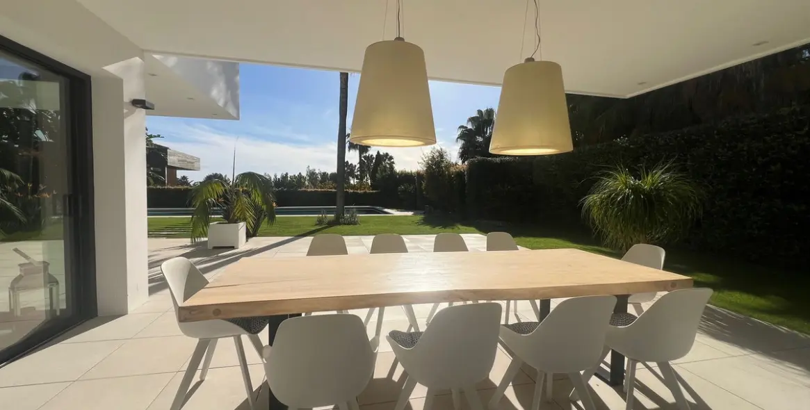 Sale of detached villa in Nagüeles 14