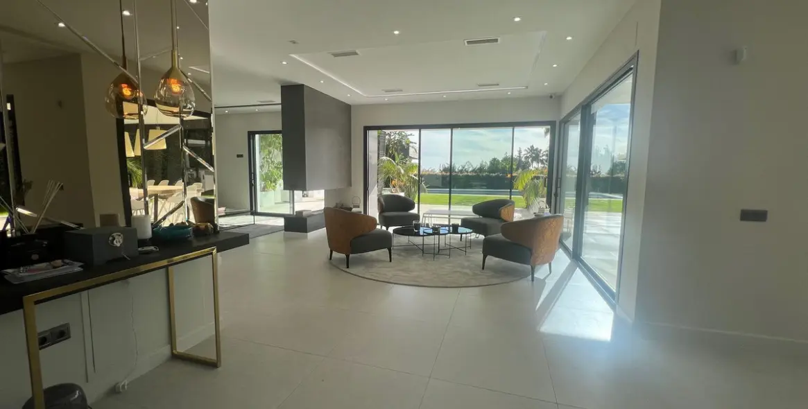 Sale of detached villa in Nagüeles 26