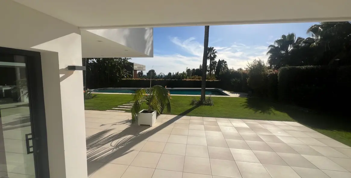 Sale of detached villa in Nagüeles 31